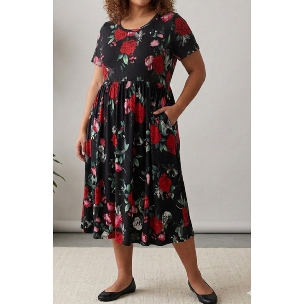 Torrid Super Soft Floral Midi Dress Size 3X Black Red Roses Skull Short Sleeve